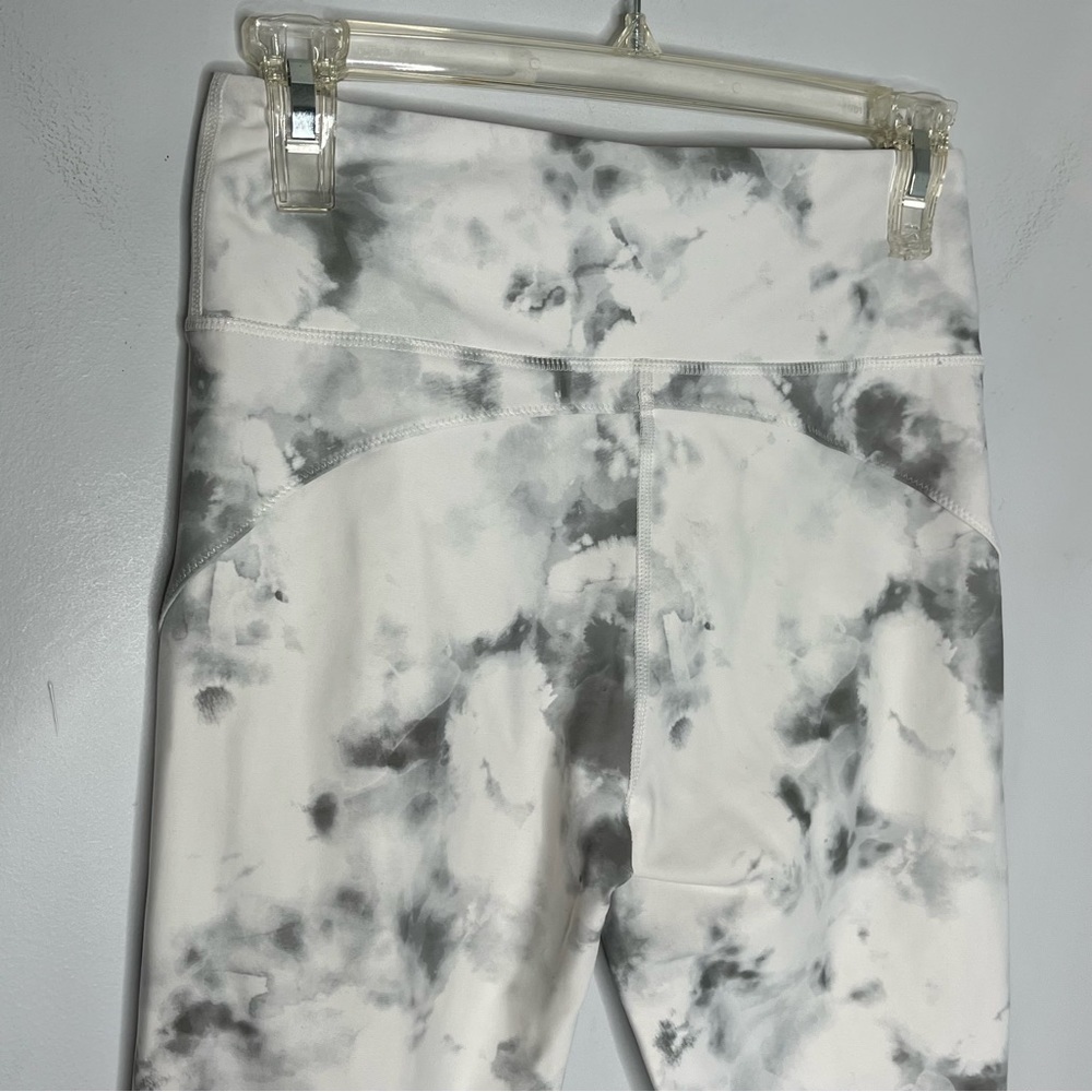 SOUL Size Medium High Rise White Marble Cropped Leggings - Picture 4 of 6